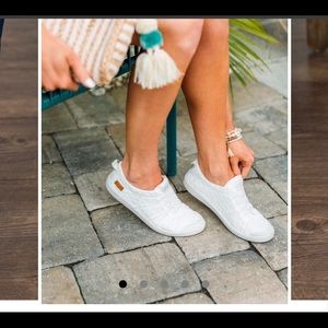 Blowfish Vex Sneakers - White Daisy Eyelet